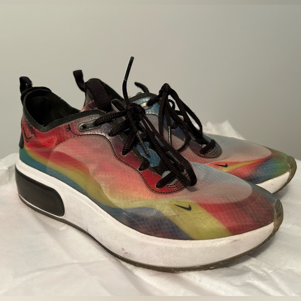 Nike Air Max. Multicolor. Womens size 7.5(us).